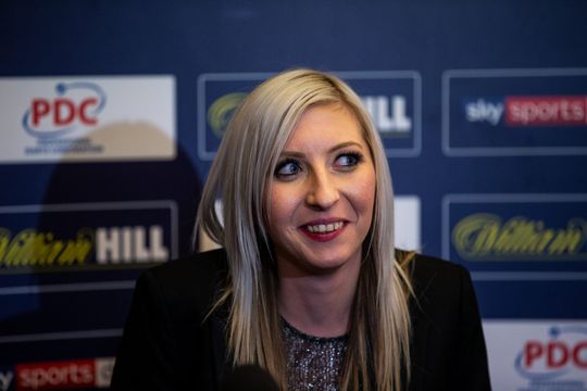 Fallon Sherrock wil 4 vrouwen op WK Darts