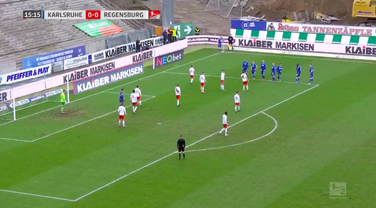 🎥 | WTF?! Karlsruher komt met idiote cornervariant: 'Benieuwd wat er nu gaat gebeuren'