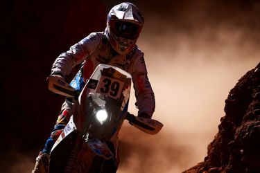Van den Goorbergh even knock-out tijdens Dakar Rally
