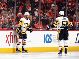 IJshockeyers Penguins scoren 2 keer binnen 5 seconden in Play-offs (video)