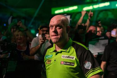 Michael van Gerwen betaalt veel belasting in Engeland: 'Ik bezit de helft van het land'