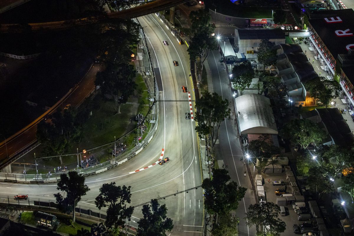 Formule 1 gaat nog zeker 7 jaar door met stratenrace in kunstlicht Singapore