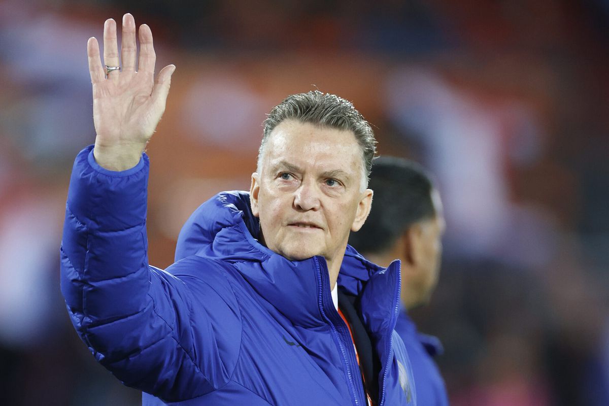 FIFA wil samen met Louis van Gaal en zijn collega's kijken naar nieuwe voetbalkalender vanaf 2024