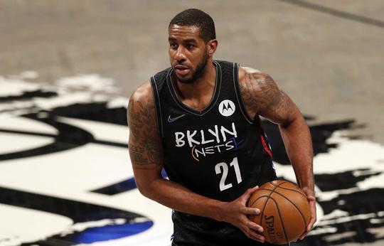 LaMarcus Aldridge kapt er 2 weken na debuut voor Brooklyn Nets mee