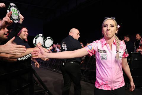 Fallon Sherrock verslaat Martijn Kleermaker op Grand Slam of Darts