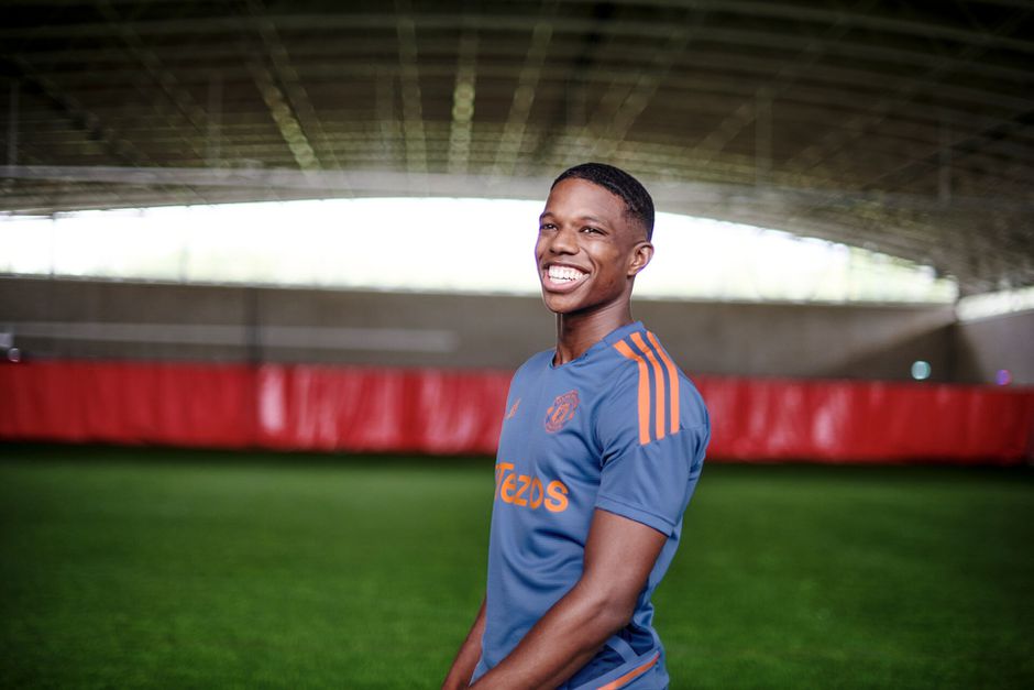 Tyrell Malacia krijgt héél speciaal rugnummer bij Manchester United