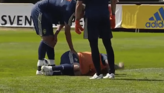 Guidetti woest op Granqvist na smerige tackle op trainingsveld (video)