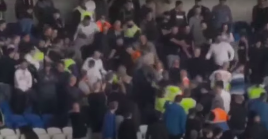 🎥 | Millwall-supporters met elkaar op de vuist op bezoek bij Cardiff City