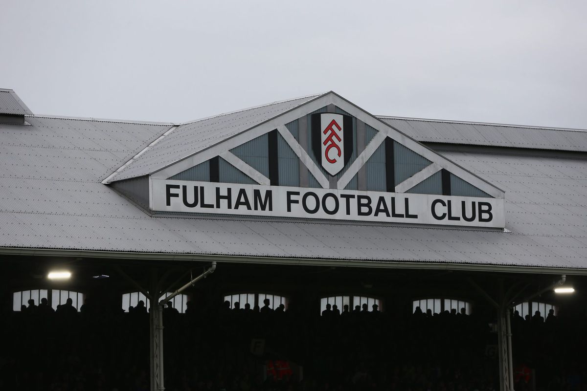 15-jarige maakt debuut voor Fulham: 'Maar hij moet woensdag wel weer naar school'