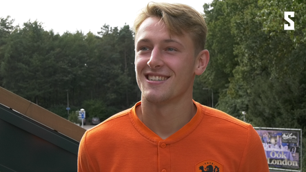 🎥 | Sierhuis geeft iedereen bij Jong Oranje FIFA-jantje: 'Ze leggen het allemaal af' (video)