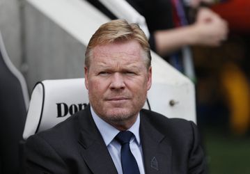 🎥 | Ronald Koeman gespot op vliegveld van Barcelona