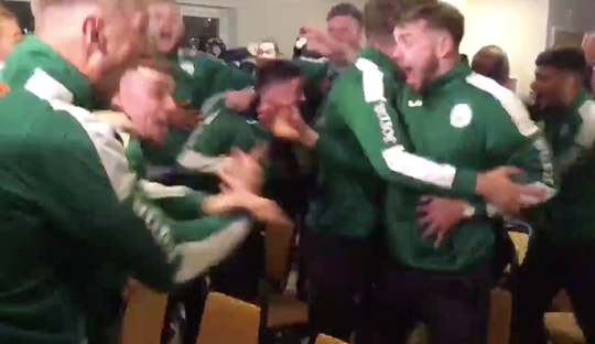 🎥 | FEEST! Engelse kelderklasser gaat los na na vrijstelling in 1e ronde FA Cup