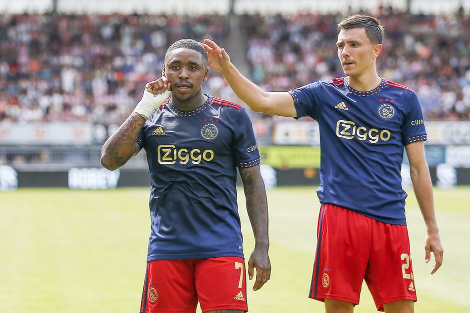 Topscorer Bergwijn helpt Ajax aan magere zege op Sparta