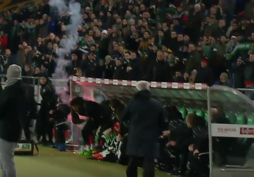 BIZAR! Vuurpijl van Wolfsburg-fans belandt op Hannover-bank (video)