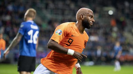 GOAL! Babel zet Oranje na ruim een kwartier op voorsprong tegen Estland (video)