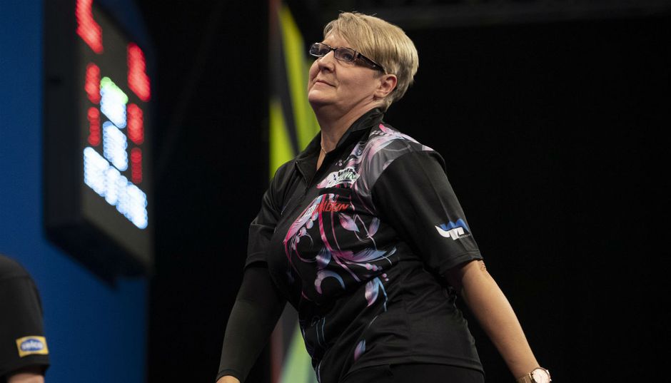 🎥 | Lisa Ashton kan niet stunten op UK Open en ligt er direct uit
