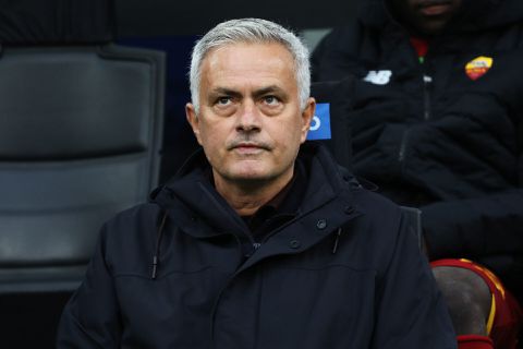 🎥​🤩​ PRACHTIG! Inter-fans zijn succescoach Mourinho niet vergeten en klappen de handen stuk