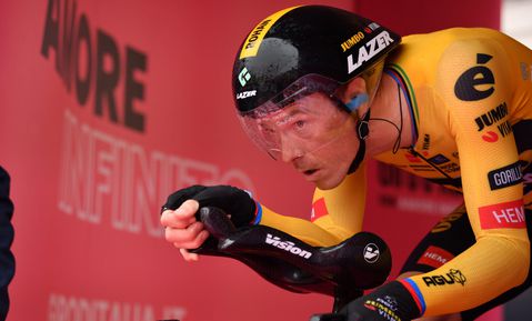 'Wielrenner Rohan Dennis verdacht van doodslag: vrouw werd meegesleurd over straat'