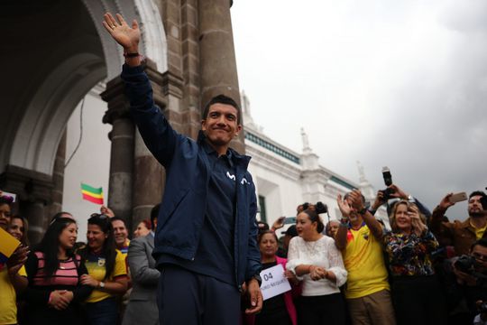 Valpartij in Nederlands criterium kost Giro-winnaar Carapaz deelname aan de Vuelta