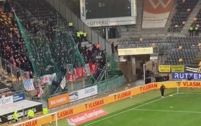 🎥 | MVV-fans gooien stoeltjes op het veld na last-minute verlies tegen Roda JC