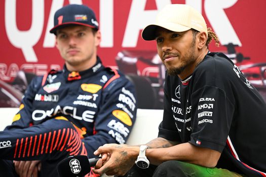 Waarom Lewis Hamilton 0 euro aan bonussen vangt, terwijl Max Verstappen miljoenen pakt