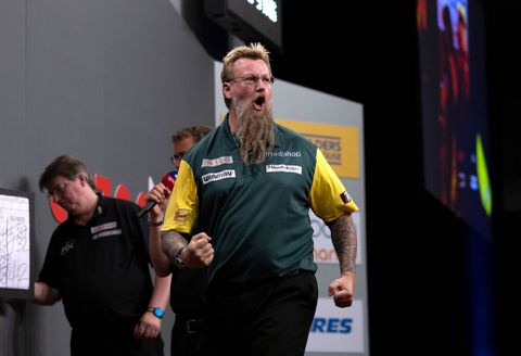 Simon Whitlock miste dubbel-18 voor iconische negendarter op World Cup: 'Dacht dat hij erin ging'