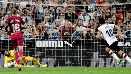 Na Parejo's 'Jaap Stammetje' tegen Ajax bezorgt hij nu met een panenka Valencia de winst (video)