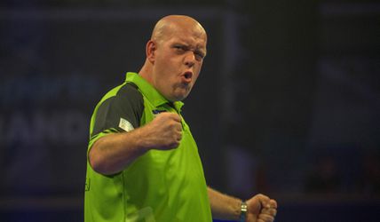 🎥 | Michael van Gerwen sneert naar Nederlandse darters: 'Iemand moet het weer doen, hè?'