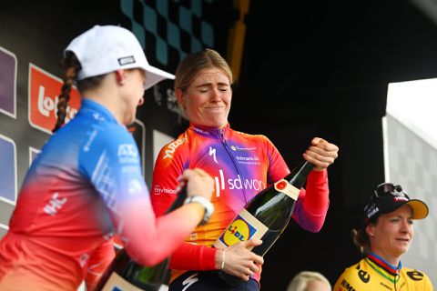 Demi Vollering soleert naar zege bij Dwars voor Vlaanderen