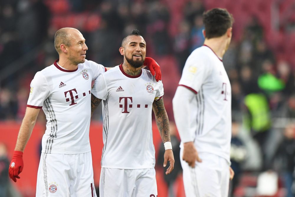 Bayern in slotfase mede dankzij Robben langs laagvlieger en loopt uit