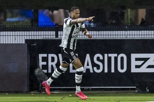 Heracles laat voorsprong tegen Willem II glippen en slaat in de slotminuut toch toe