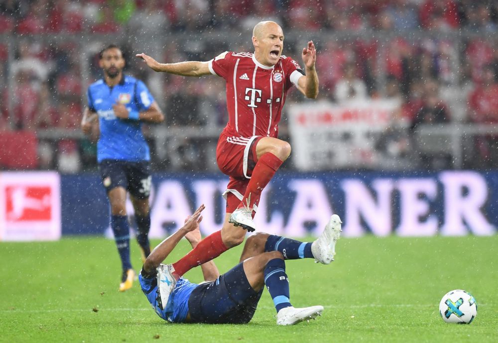 Nee hè... Robben moet training Bayern verlaten met bovenbeenblessure