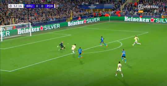 🎥 | Simon Mignolet na 392 Champions League-minuten eindelijk gepasseerd
