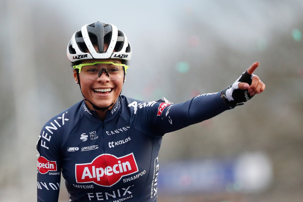 Ceylin del Carmen Alvarado skipt WK veldrijden voor beloften: 'Unieke kans bij de elite'