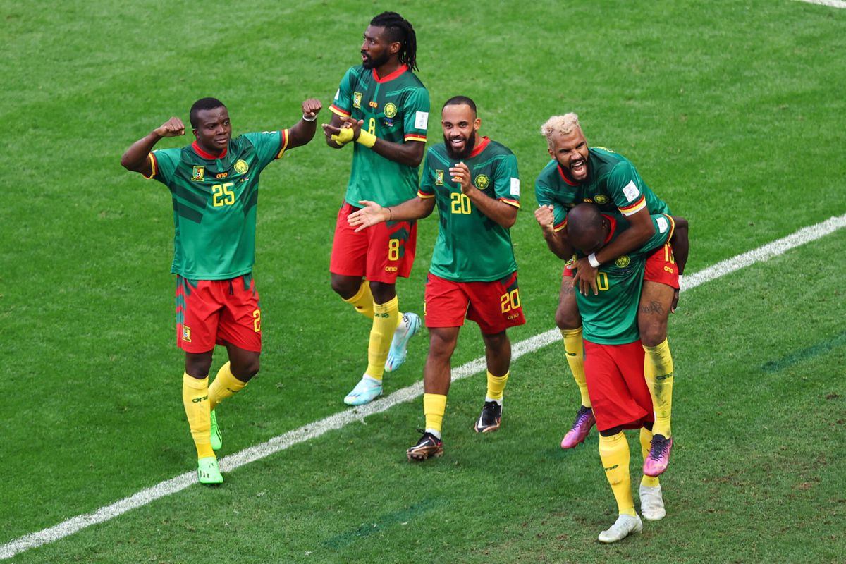 Kameroens-Servisch spektakel op WK! Kameroeners leven nog na ongelooflijke comeback