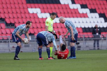 🎥 | Dit is waarom Martinez tijdens PSV-Ajax terecht géén rood kreeg: 'Niet met kracht gestampt'