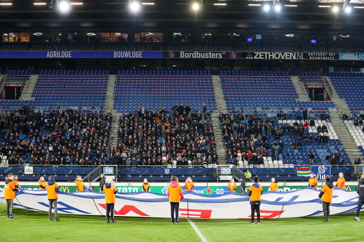 🎥 | Deel Heerenveen-stadion ontruimd in wedstrijd tegen Willem II