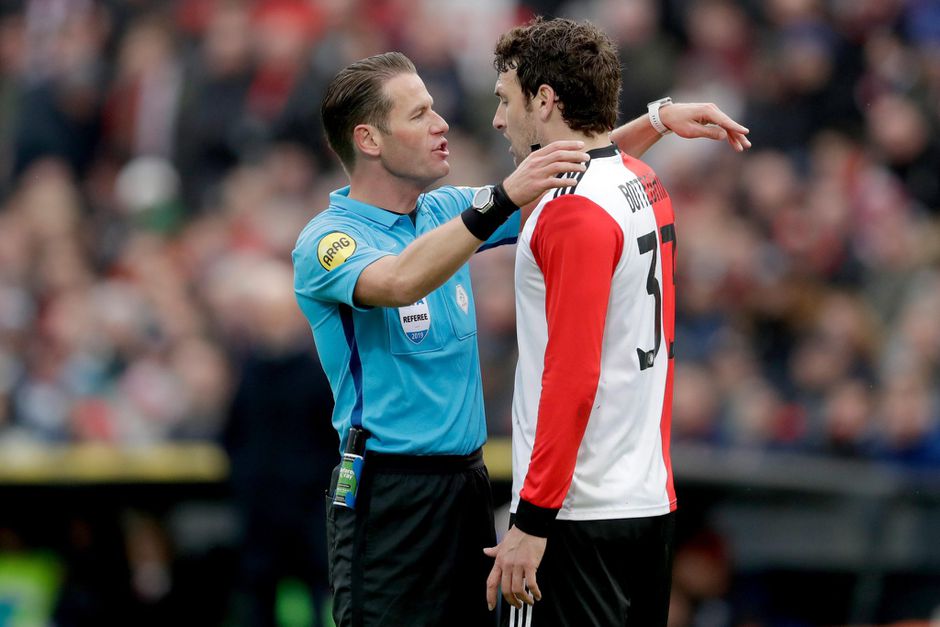 Botteghin loopt zware knieblessure op in slotfase Klassieker