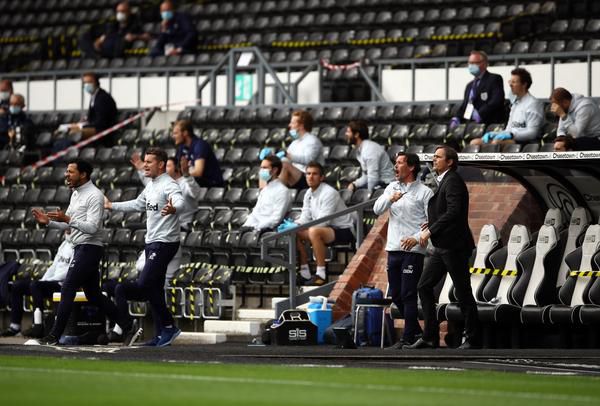 Cocu en Derby County pakken in 98ste (!) minuut alsnog een punt