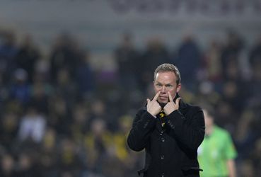 Den Bosch-coach Willy Boessen hekelt vraag van Hélène Hendriks: 'Beetje ongepast' (video)