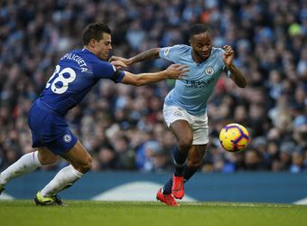 Chelsea schorst supporter levenslang voor racisme tegen City-speler Sterling