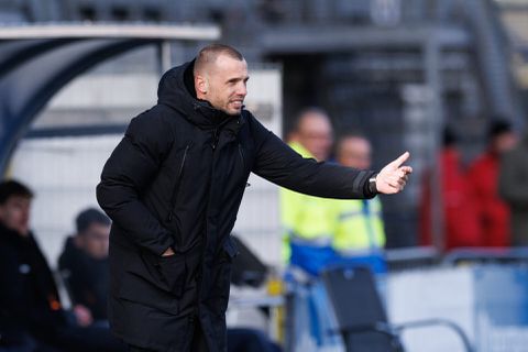 Opstellingen FC Twente en Ajax: Heitinga verandert niets, Hilgers ontbreekt bij FCT