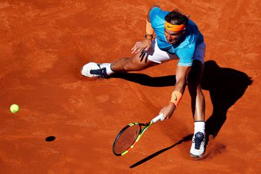 Titelverdediger Nadal heeft het in kwartfinale Barcelona moeilijk met nummer 51 van de wereld