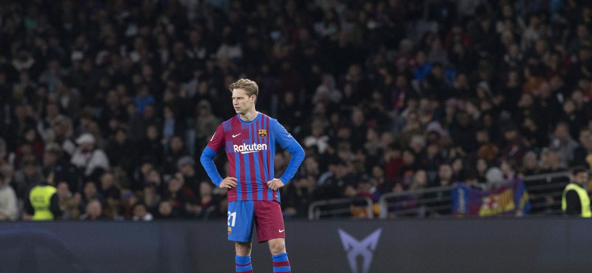 Barcelona-preses wil Frenkie de Jong niet verkopen, maar hij moet wel weer salaris inleveren