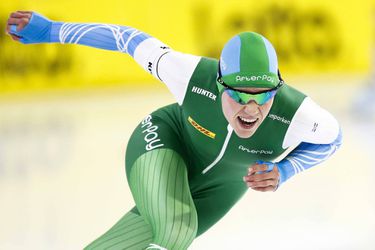 Letitia de Jong wint 500 meter in Thialf en pakt daarmee kwalificatie voor wereldbeker