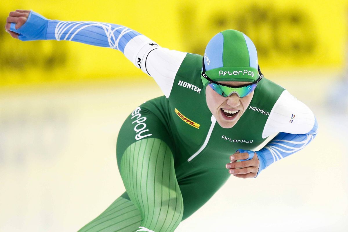 Letitia de Jong wint 500 meter in Thialf en pakt daarmee kwalificatie voor wereldbeker