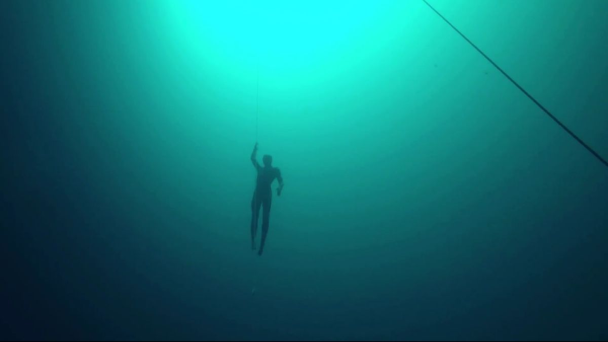 Nieuw-Zeelander duikt zonder zuurstof 122 meter diep (video)