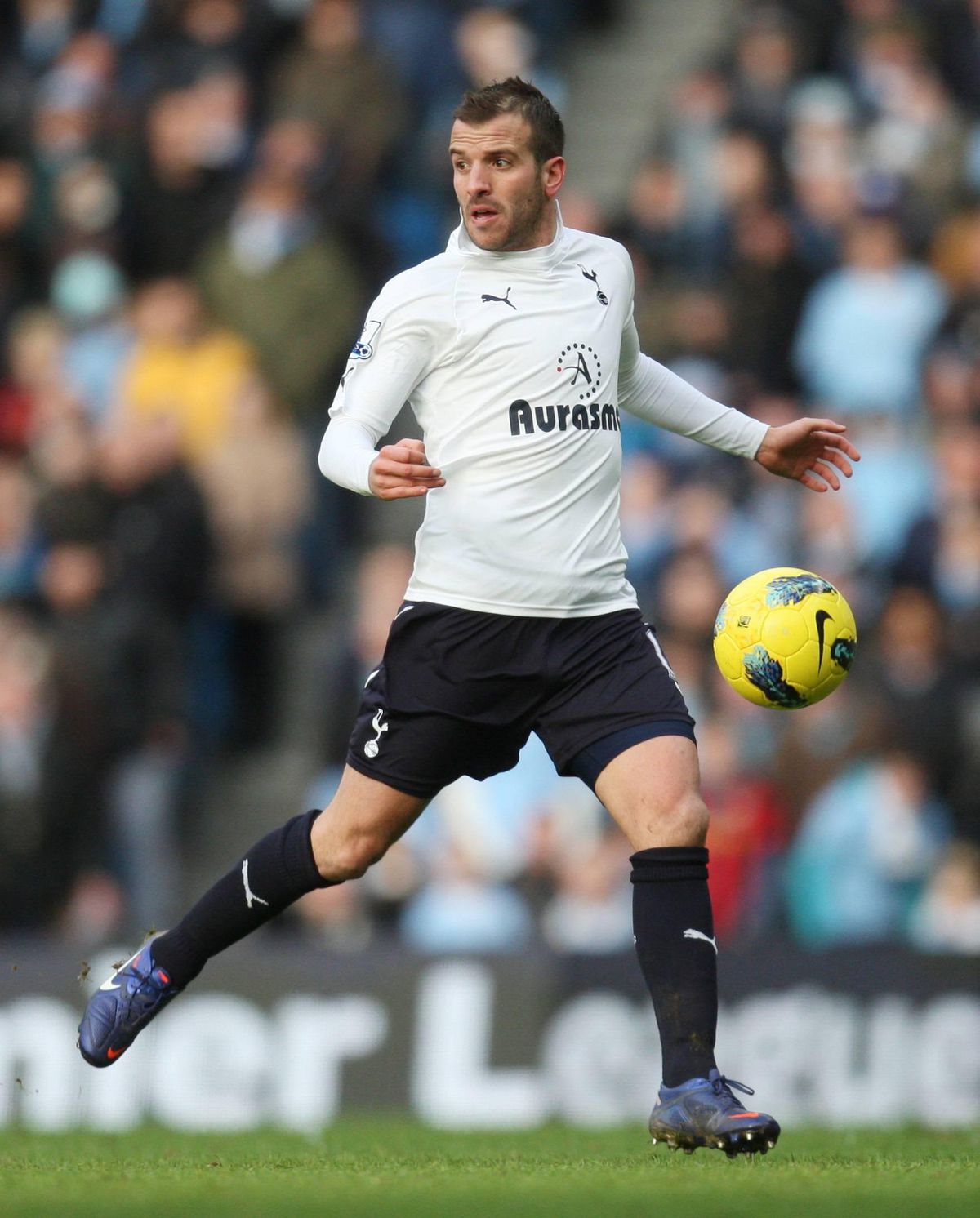 Vet! Van der Vaart gevraagd om nieuw stadion van Spurs te testen