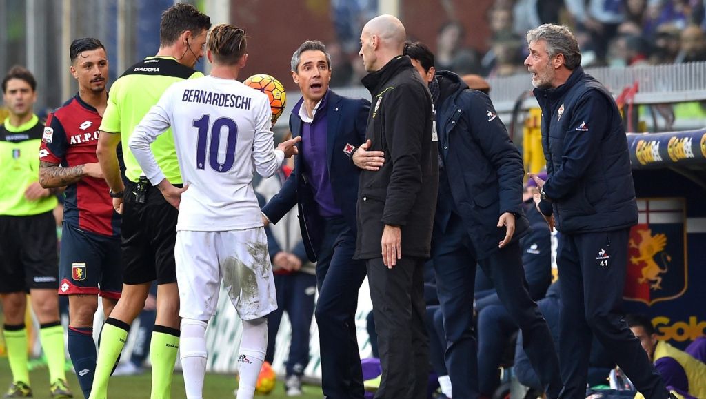 Fiorentina-trainer Paulo Sousa uit veld gestuurd