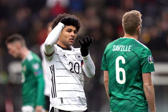 🎥 | Fenomeen Gnabry schiet Duitsland met hattrick naar overwinning